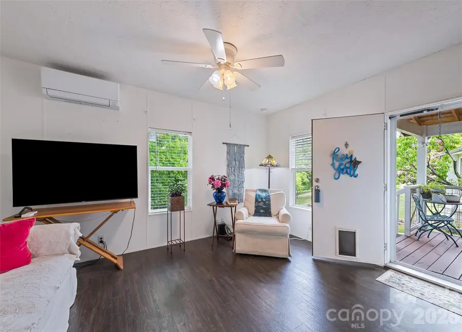 17 King Drive, Leicester, NC 28748 - #2