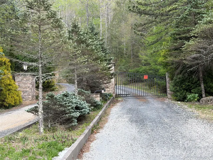 000 Mt. Mitchell Drive, Burnsville, NC 28714 - #2
