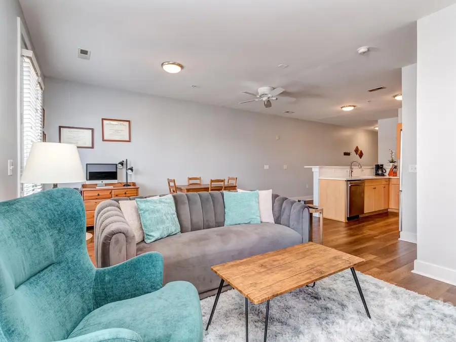 1101 W 1st Street #211, Charlotte, NC 28202 - #3
