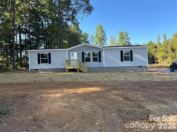 526 Lake Mullis Road, Harmony, NC 28634