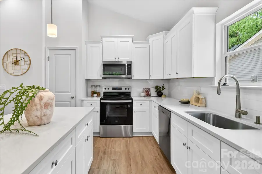 315 N Hoskins Road, Charlotte, NC 28216 - #2