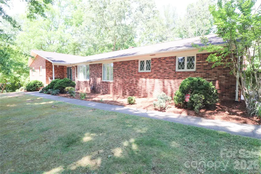 112 Forest Avenue Ne, Valdese, NC 28690 - #2