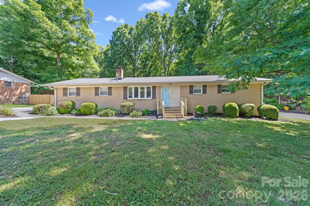 217 Robinson Avenue, Matthews, NC 28104 - #1
