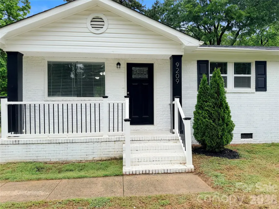 9209 Edgevale Drive, Charlotte, NC 28216 - #3