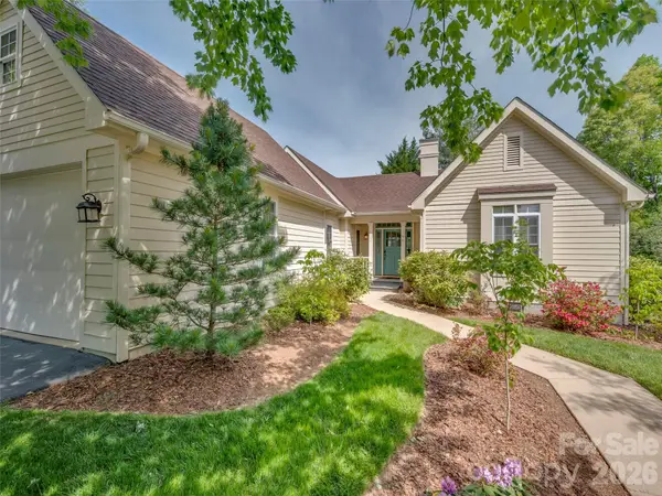 90 Dunroy Drive, Hendersonville, NC 28739