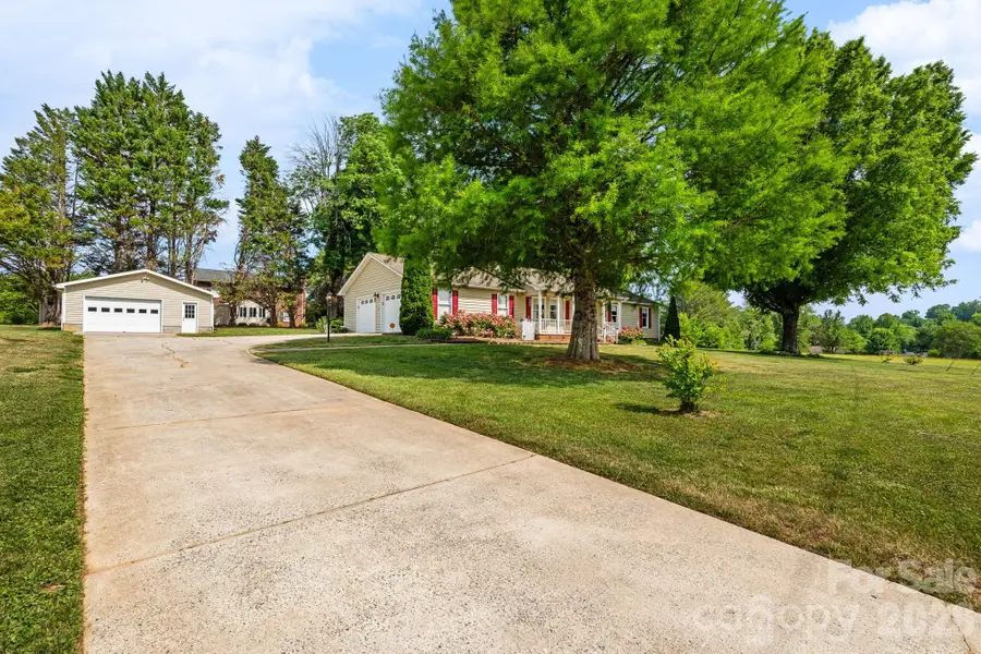1137 Hibriten Drive Se, Lenoir, NC 28645 - #3