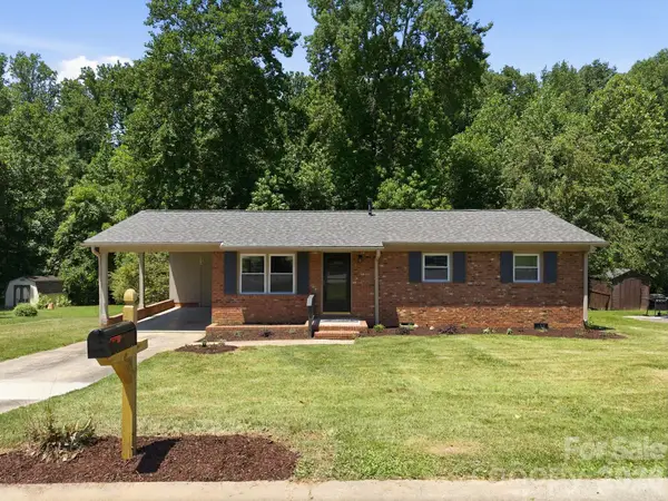 413 E Mclelland Avenue, Mooresville, NC 28115