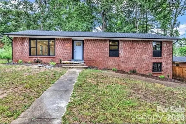 4 Barnes Road, Asheville, NC 28803