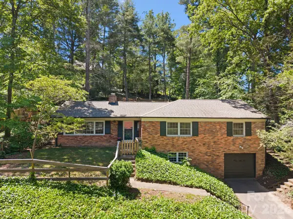 24 Warwick Place, Asheville, NC 28804