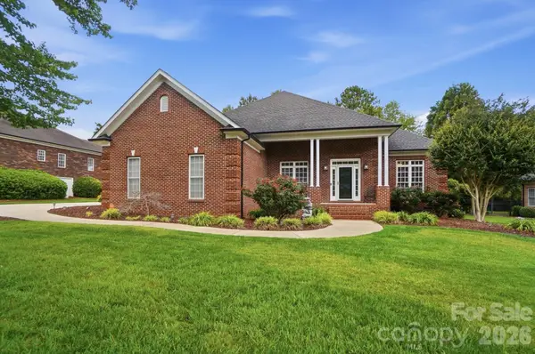 8000 Tottenham Drive, Harrisburg, NC 28075