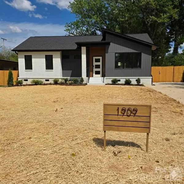 1909 Windham Place, Charlotte, NC 28205