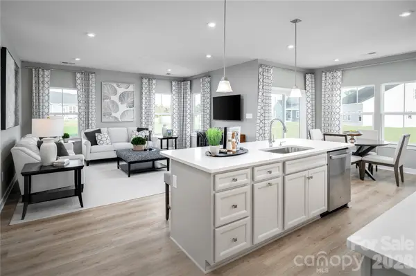 921 Heathway Drive, Charlotte, NC 28213