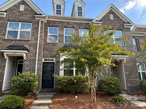 6913 Walnut Branch Lane, Charlotte, NC 28277