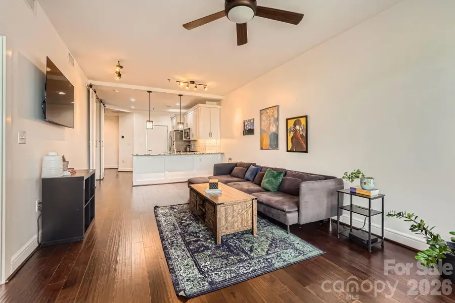 333 W Trade Street W #2002, Charlotte, NC 28202 - #3