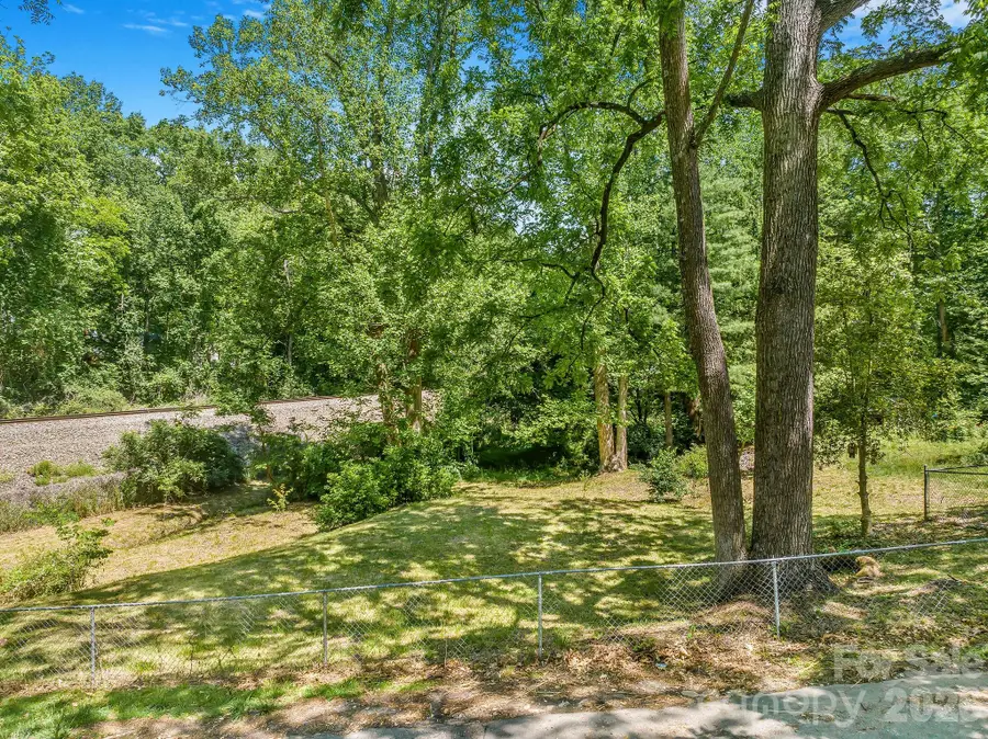 28 Pinecrest Drive, Asheville, NC 8803 - #3