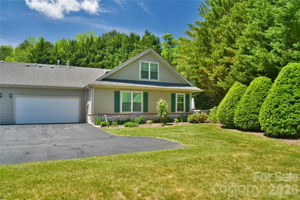 11 Outlook Circle, Swannanoa, NC 28778