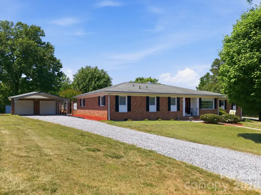 912 Briggs Street Nw, Valdese, NC 28690 - #3