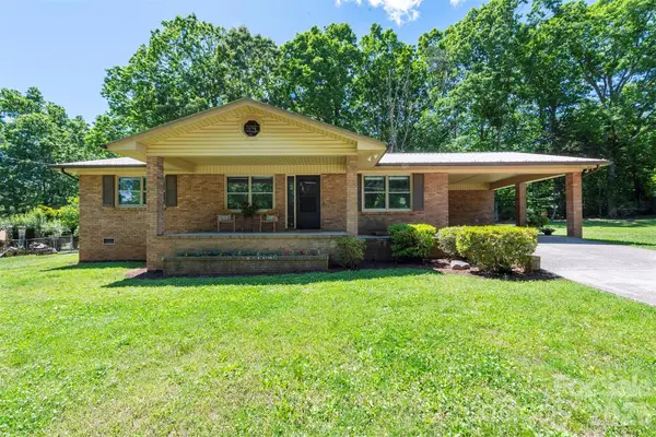 34 Goldmont Street, Black Mountain, NC 28711
