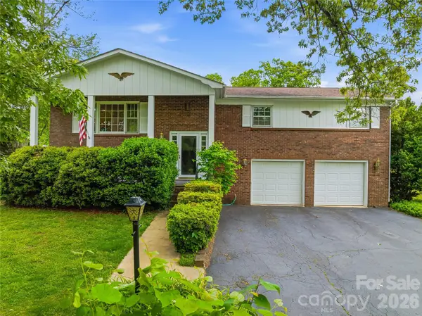 208 Applecross Lane, Hendersonville, NC 28791
