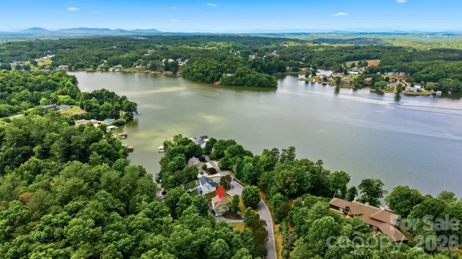 909 36th Avenue Nw, Hickory, NC 28601 - #3