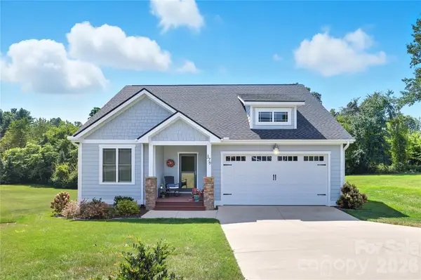 376 Windy Acres Knoll Drive #17, Hendersonville, NC 28792