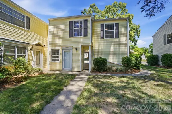 8529 Castle Pine Court, Charlotte, NC 28226
