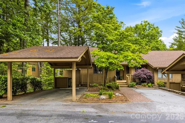205 N Scarlet Oak Lane, Hendersonville, NC 28791