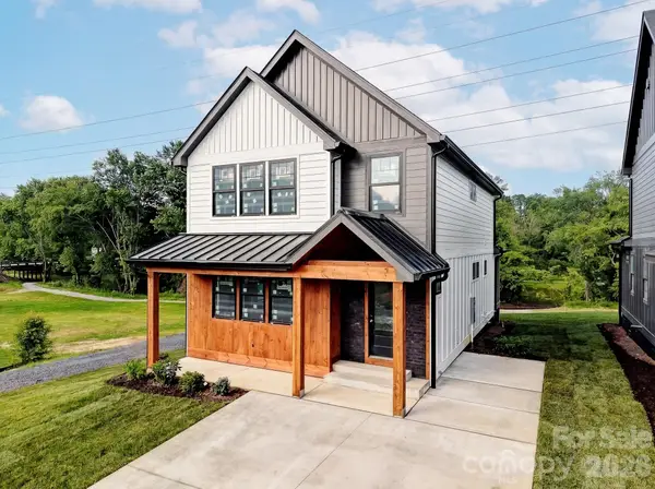 18 S Martha Kate Drive, Hendersonville, NC 28792