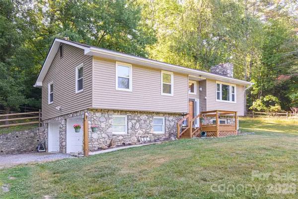 12 Mid Court Drive, Asheville, NC 28804