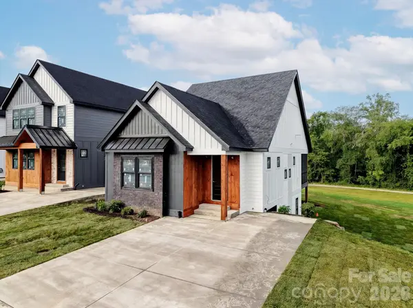 17 N Martha Kate Drive, Hendersonville, NC 28792
