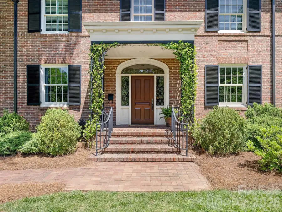 714 Edgehill Road N, Charlotte, NC 28207 - #2