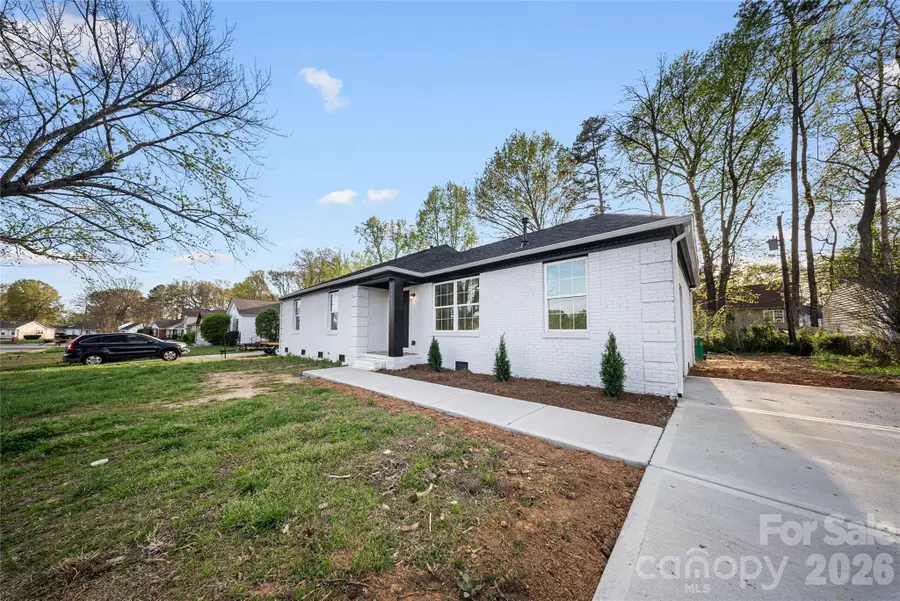10107 Clairemore Place, Charlotte, NC 28216 - #2