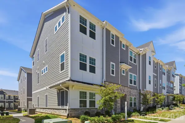 3742 Memorial Parkway, Charlotte, NC 28217