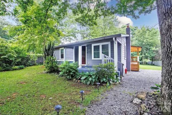 22 Glenview Place, Arden, NC 28704