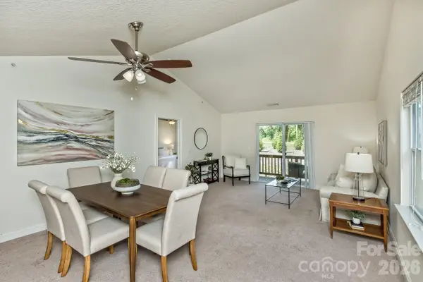 123 Foxden Drive #204, Fletcher, NC 28732