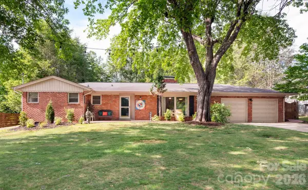 25 Bevlyn Drive, Asheville, NC 28803