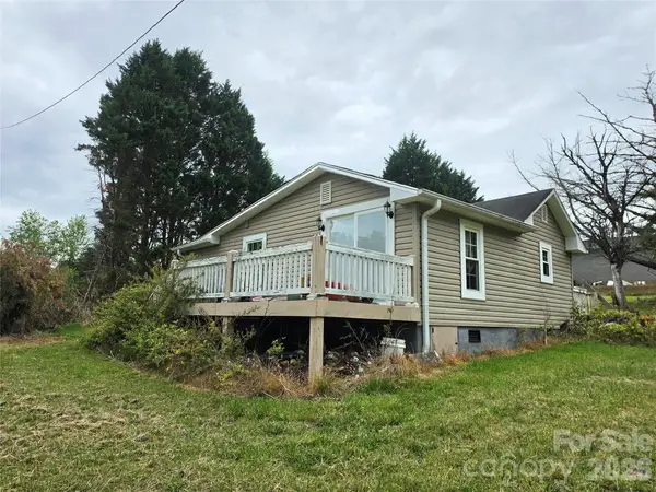 2121 Quartz Lane, Hudson, NC 28638