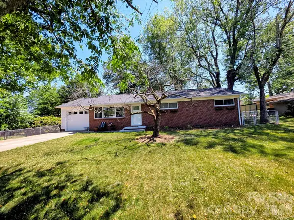 492 14th Avenue Drive Ne, Hickory, NC 28601