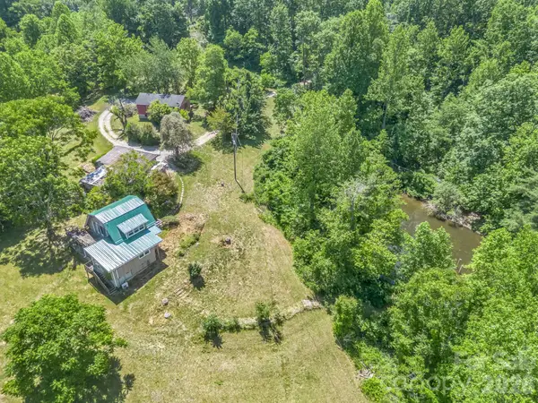 255 & 257 Crescent Street, Saluda, NC 28773