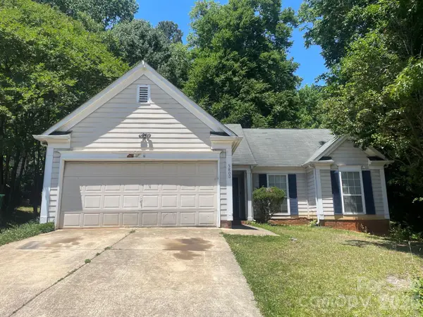 5800 Pennycross Lane, Charlotte, NC 28216