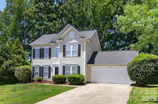 12624 Cardinal Woods Drive, Pineville, NC 28134