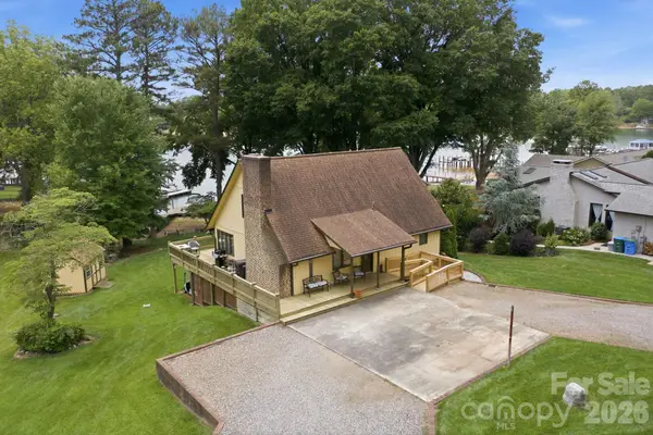 220 Shoreline Loop, Mooresville, NC 28117