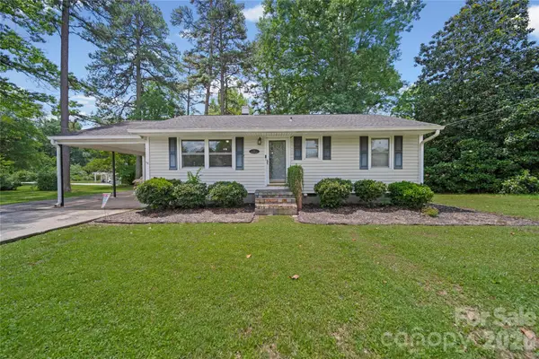 600 Mcadenville Road, Lowell, NC 28098