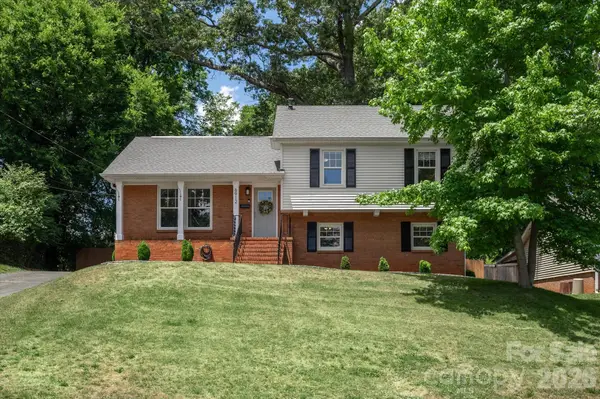 6912 Woodstock Drive, Charlotte, NC 28210