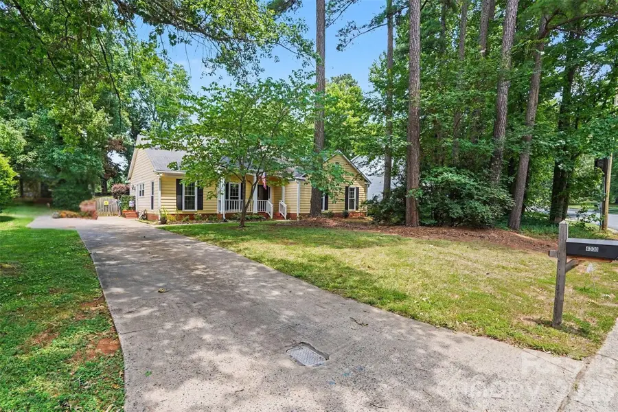 4300 Saxonbury Way, Charlotte, NC 28269 - #2