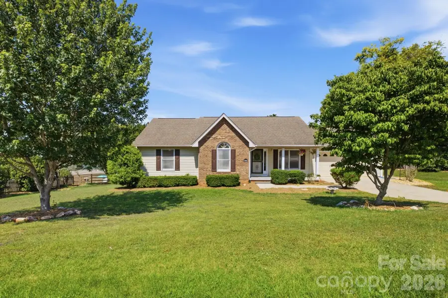 3842 Serenity Drive, Hickory, NC 28602 - #3