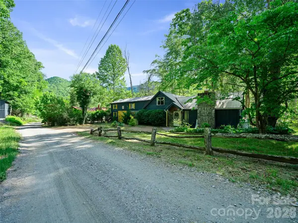 137 Mountain Farm Road, Burnsville, NC 28714