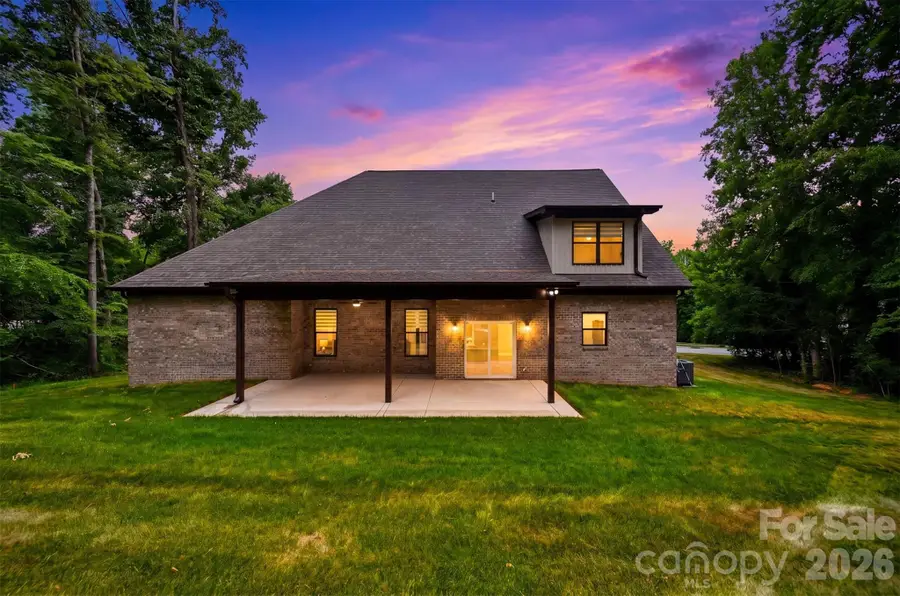 3802 Lyle Creek Avenue Ne, Conover, NC 28613 - #3
