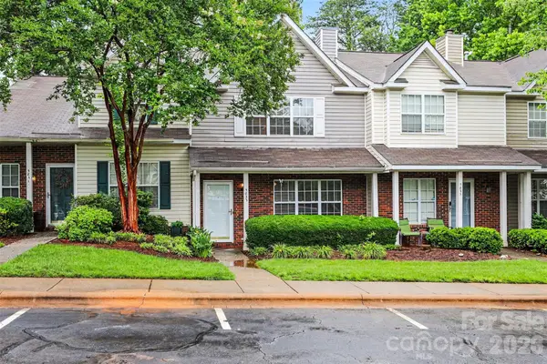5833 Cougar Lane, Charlotte, NC 28269