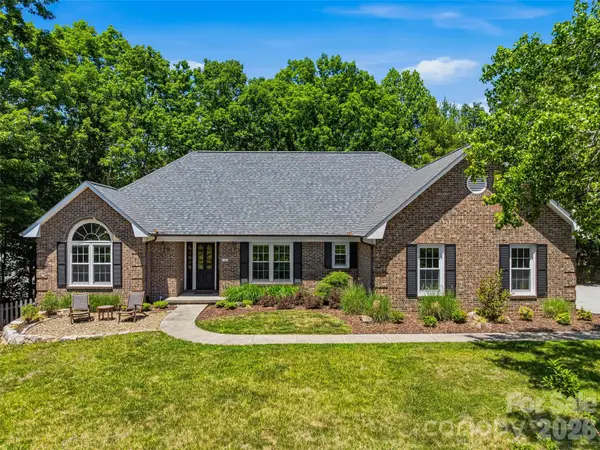 18 High Bluff Drive, Weaverville, NC 28787